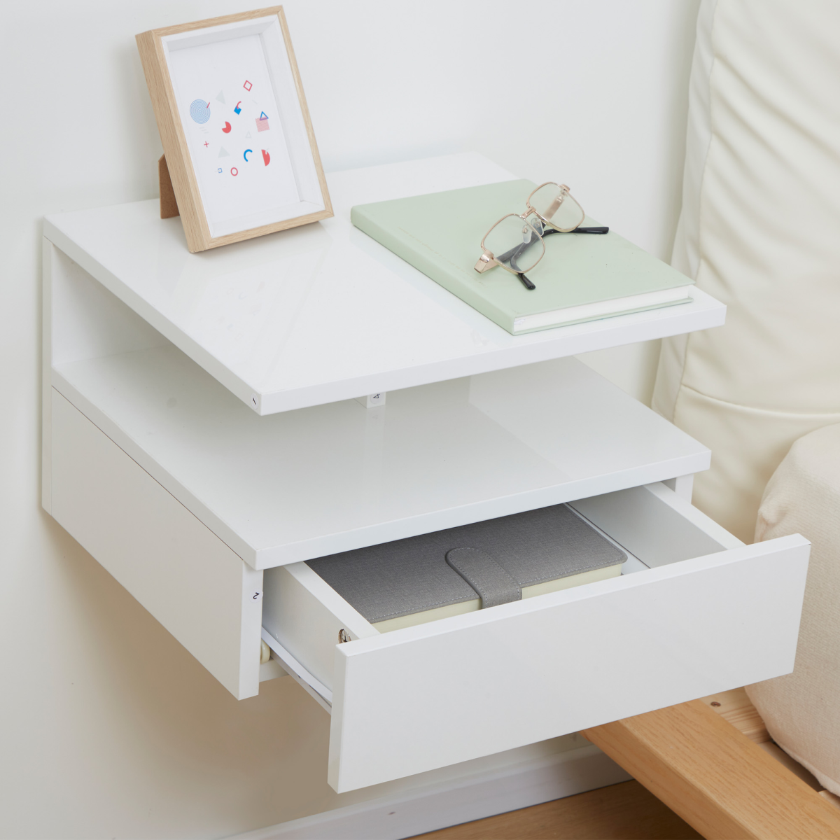 HOMCOM Nightstand Set of 2, Wall Mounted Bedside Cabinet, High Gloss White