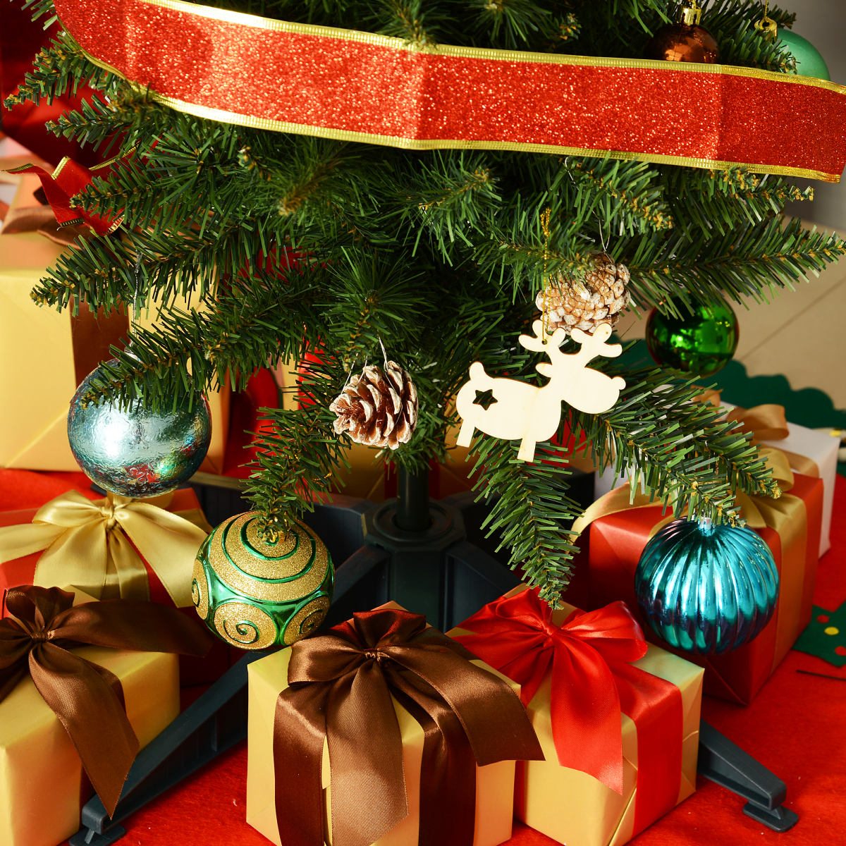 1.5m Slim Pencil Christmas Tree, 294 Tips, Stand, Flame-Retardant PVC Leaves