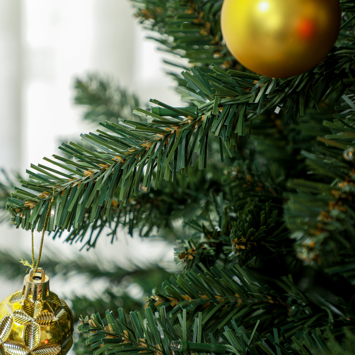 HOMCOM 6ft Artificial Christmas Tree with Warm White LED Lights & Metal Base